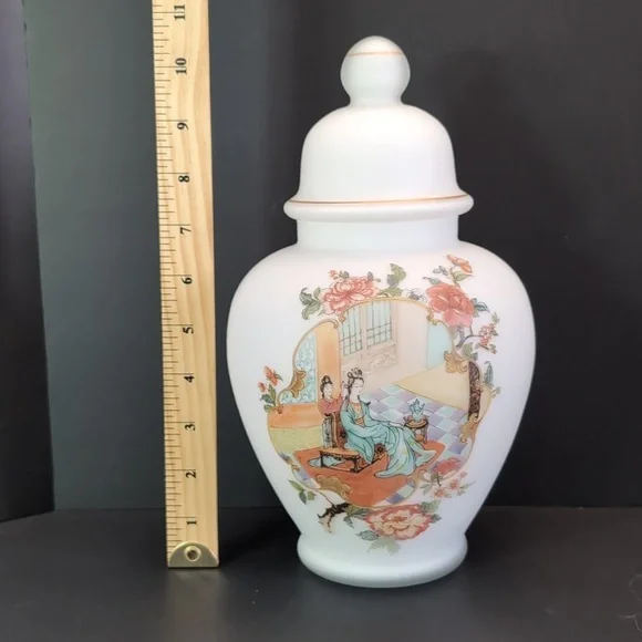 Vintage Frosted White Satin Oriental Ginger Jar with Lid. - Picture 11 of 11